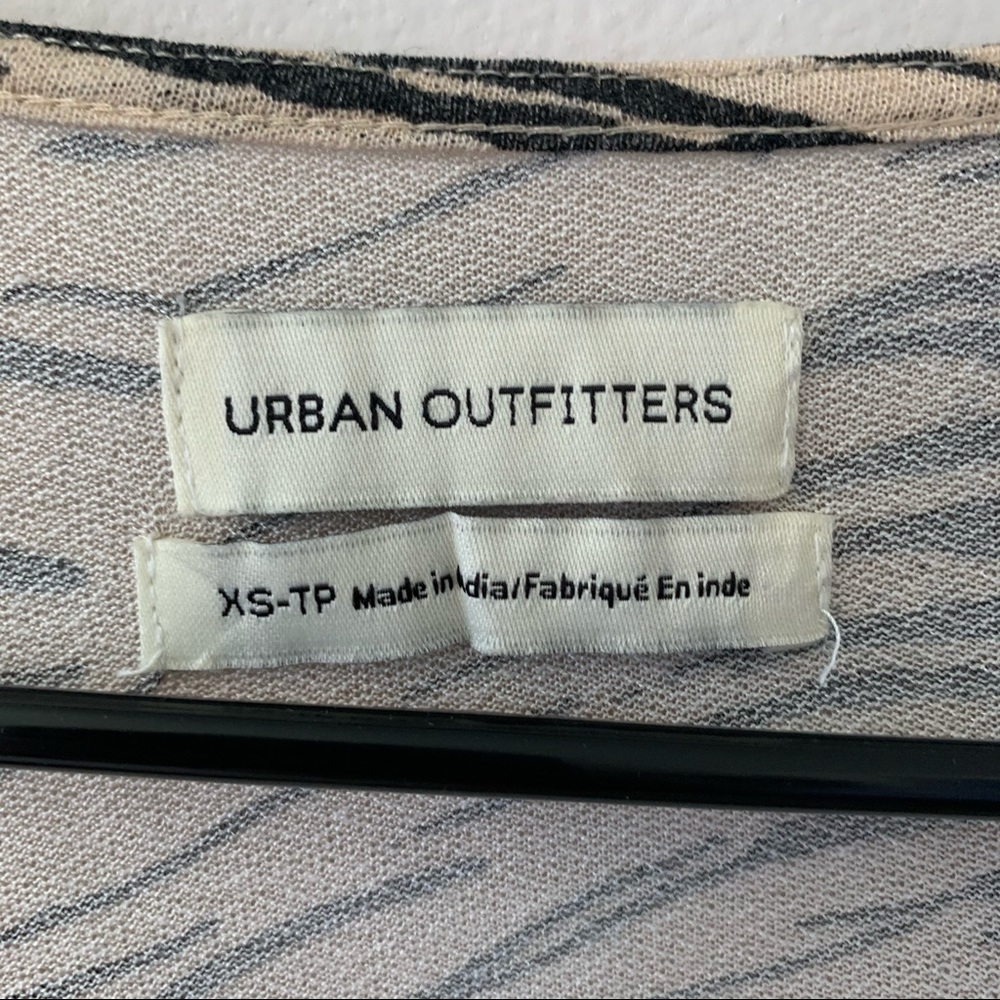 NWOT long sleeve cropped V neck - Picture 5 of 9
